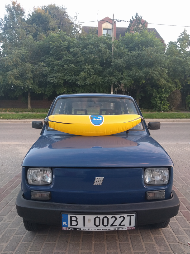 Illustration for article titled Fiat 126p size - banana for scale
